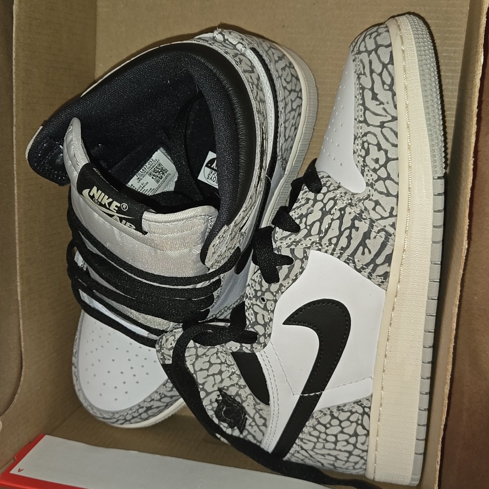 AIR JORDAN RETRO 1 HIGH OG ELEPHANT PRINT/ tech grey muslin black white/ 5.5y